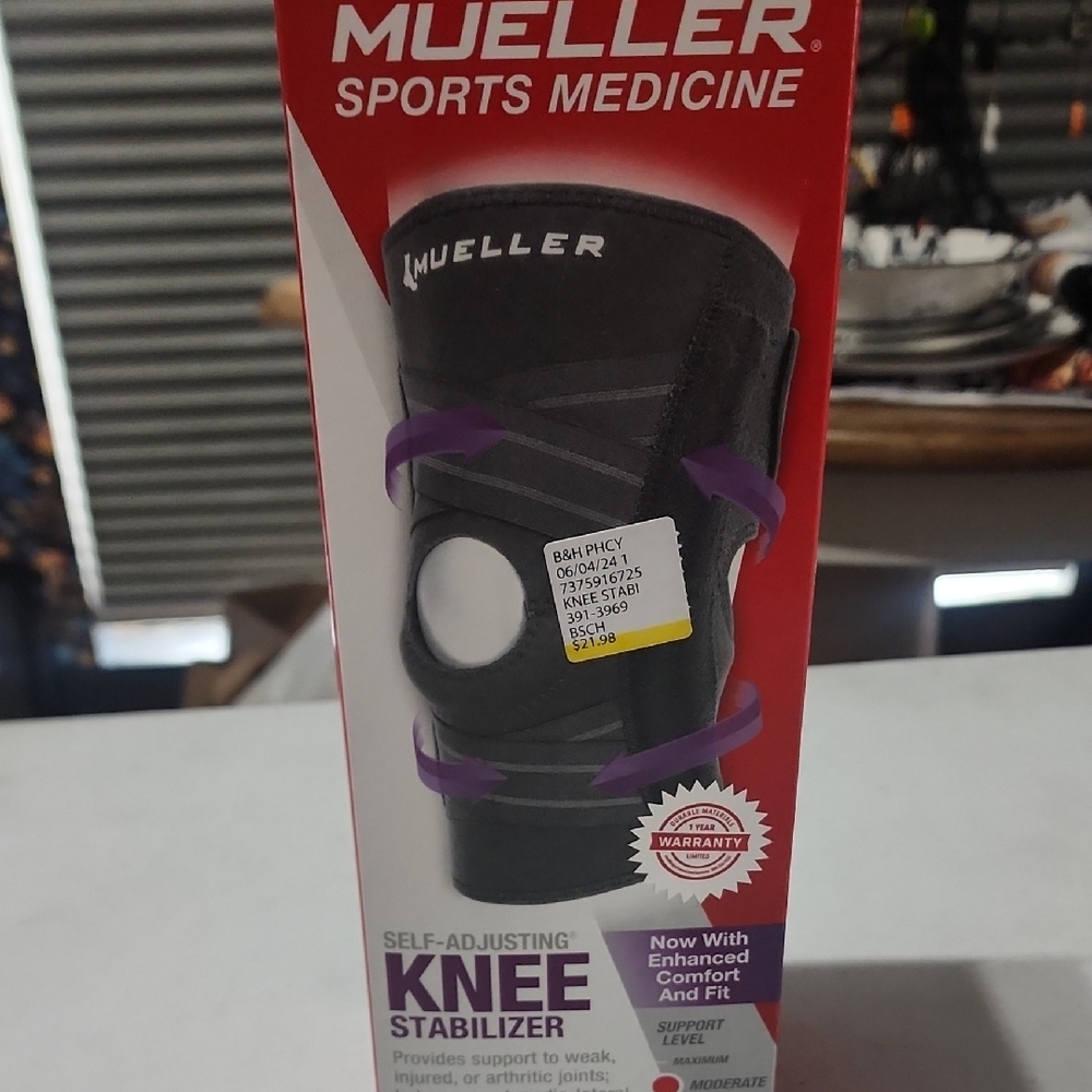 Mueller Black Knee Stabilizer